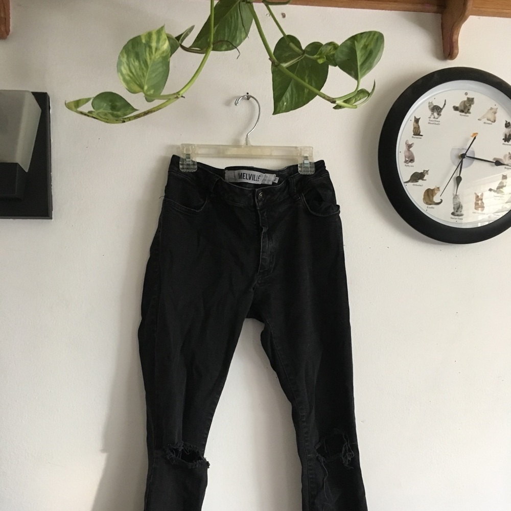 🖤Brandy Melville Ripped Knee Jeans